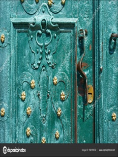 Αυτό που είδε τον έκανε να τρομάξει τόσο πολύ που ακόμα και ο ήχος της κούπας που έσπαγε στο πάτωμα, δεν τον έκανε να τραβήξει το βλέμμα του στο ελάχιστο.